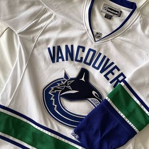 VANCOUVER CANUCKS BRAND NEW OFFICIAL LICENSED REEBOK NHL WOMEN SIZE L JERSEY